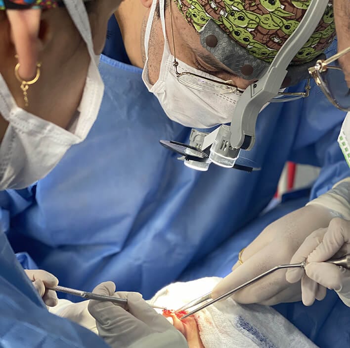 Cirujano plástico especialista en rinoplastia
